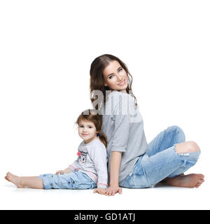 Schöne junge Mutter mit Tochter Stockfoto