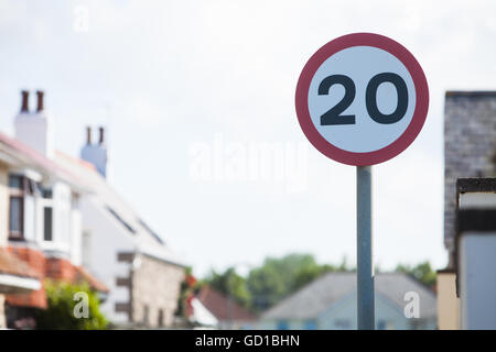 Farbe von 20km/h Geschwindigkeit Beschränkung Straßenschild. Stockfoto