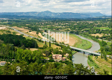 Felsen, Häuser und Château, Sisteron, [Alpes-de-Haute-Provence], Frankreich Stockfoto