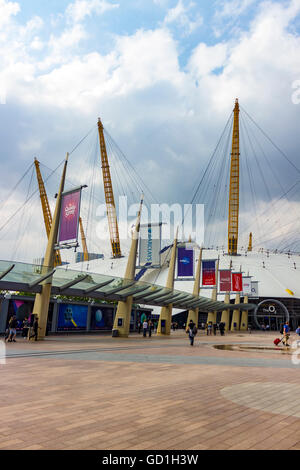 London, England - 27. Mai 2016: Ein Blick auf die O2 Arena-Struktur in der North Greenwich Peninsula in London, England. Stockfoto