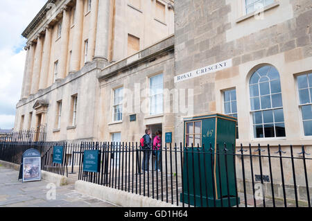 Besucher keine 1 Royal Crescent Museum Heritage Center. Bath, Somerset, England, Großbritannien Stockfoto