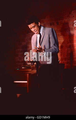 Richard Pryor in der Cafe Au Go Go in Greenwich Village, 1964. Stockfoto