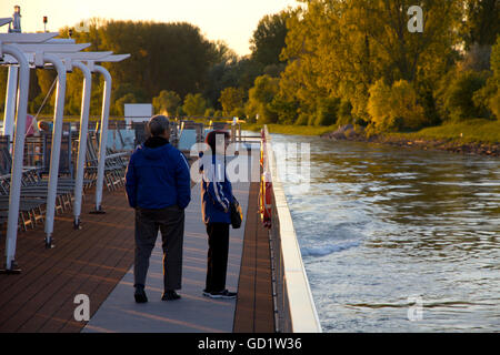 Eine Szene am Rhein in der Nähe von Speyer, Deutschland betrachtet von der Riverboat Viking Alruna. Stockfoto