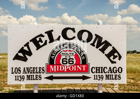 Adrian, Texas, ist Halbzeit für Reisende auf der Route 66. Chicago und Los Angeles sind jeweils 1139 Meilen von Adrian. Stockfoto