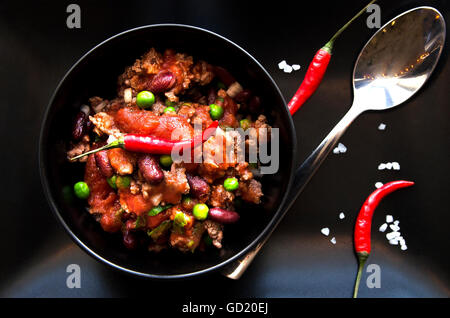 Mexikanische Con Carne, schwarze Platte Chilibohnen. Stockfoto