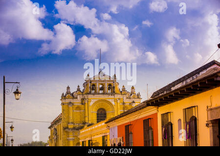 Straßenansicht in Antigua, Guatemala, Mittelamerika Stockfoto