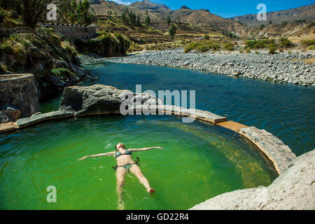 Laura Grier im Colca Lodge Spa und Hotsprings, Colca Canyon, Peru, Südamerika Stockfoto