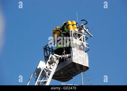 Brände, Dachbrand eines Mehrfamilienhauses, Stollbergstraße, München, 25.2.2010, Zusatz-Rechteklärung-nicht möglich Stockfoto