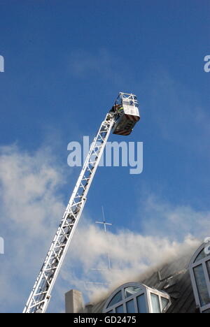 Brände, Dachbrand eines Mehrfamilienhauses, Stollbergstraße, München, 25.2.2010, Zusatz-Rechteklärung-nicht möglich Stockfoto