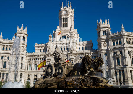 Plaza de Cibeles Palast (Palacio de Comunicaciones) und Brunnen, Plaza de Cibeles, Madrid, Spanien, Europa Stockfoto