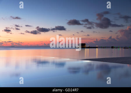 Pier in Olhuveli Beach und Spa Resort, Süd Male Atoll, Kaafu Atoll, Malediven, Indischer Ozean, Asien Stockfoto