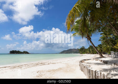 Tropischen Strandblick, Anse Volbert auf Praslin Island, Seychellen Stockfoto