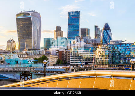 Finanziellen Bezirk von London bei Sonnenuntergang, einschließlich The Gherkin, Fenchurch Building und Leadenhall Building. Stockfoto