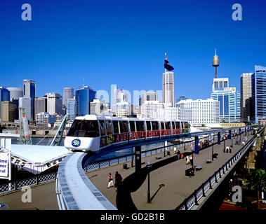 Australien New South Wales Sydney Darling Hafen Zug auf Metro Monorail am Darling Harbour, einem Naherholungsgebiet auf der wate Stockfoto