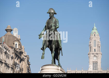 Bronze Statue D. Pedro IV. auf dem Pferderücken Praça da Liberdade. Porto. Portugal. Stockfoto