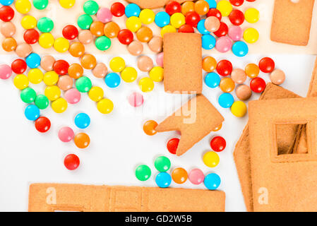 bunten Gummibärchen und Details der Lebkuchen-Haus-Nahaufnahme Stockfoto