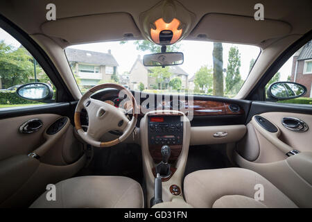 Rover 75 Auto Innenfarbe grün mit einer Walnuss-dashboard Stockfoto