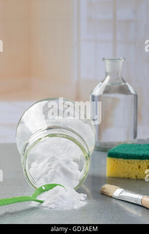 Natürliche Reinigung Werkzeuge, Zitrone und Natriumbicarbonat Stockfoto