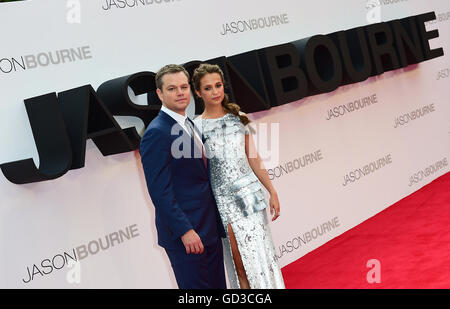 Matt Damon und Alicia Vikander Teilnahme an der Europa-Premiere von Jason Bourne statt auf Odeon-Kino am Leicester Square in London. Stockfoto