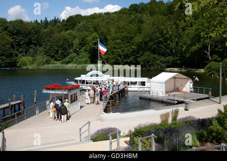 Pier am See Dieksee, 5-Seen-Fahrt, Bad Malente-Gremsmuehlen, Naturpark Naturpark Holsteinische Schweiz, Schleswig-Holstein Stockfoto