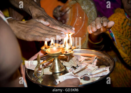 Pooja Thali, Nasik, Maharashtra, Indien, Asien Stockfoto