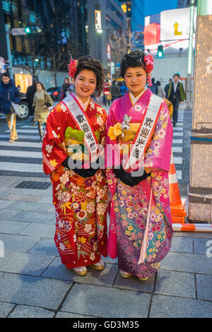 Frau in traditionelle japanische Kleidung, Kimono, Kyoto ...