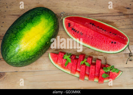 Frische Wassermelone. In Scheiben geschnitten Reife Wassermelone. Close-up. Scheiben rote Wassermelone. Stockfoto