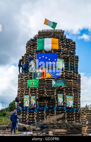 Belfast, UK. 11. Juli 2016. Loyalist Lagerfeuer in Ravenhill Gegend von East Belfast. Bildnachweis: DMc Fotografie/Alamy Live-Nachrichten Stockfoto