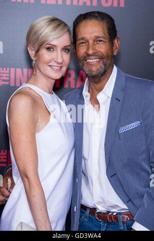 New York, NY, USA. 11. Juli 2016. Hilary Quinlan, Bryant Gumble im Ankunftsbereich der INFILTRATOR Premiere, AMC Lowes Lincoln Square, New York, NY 11. Juli 2016. Bildnachweis: Steven Ferdman/Everett Collection/Alamy Live-Nachrichten Stockfoto