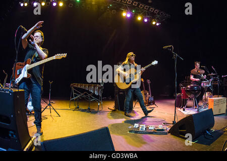 Detroit, Michigan, USA. 10. Juli 2016. VIOLENT FEMMES durchführen auf ihre '' Wir können tun alles Tour'' in The Fillmore in Detroit, MI am 10. Juli 2016 © Marc Nader/ZUMA Draht/Alamy Live News Stockfoto