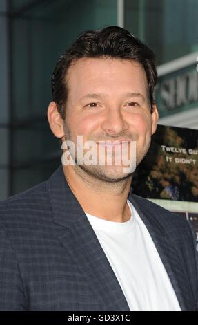 Los Angeles, CA, USA. 11. Juli 2016. Tony Romo im Ankunftsbereich für UNGEDRAFTETE Premiere, Arclight Hollywood, Los Angeles, CA 11. Juli 2016. Bildnachweis: Elizabeth Goodenough/Everett Collection/Alamy Live-Nachrichten Stockfoto