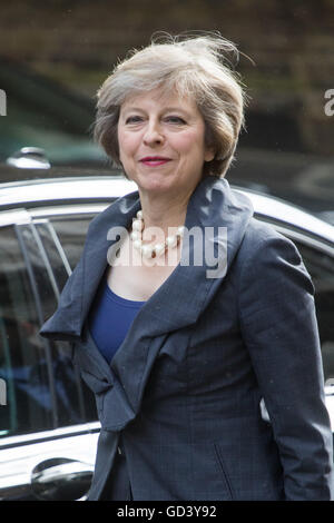 London, UK. 12. Juli 2016. Home Secretary Theresa kommt Mai bei David Camerons letzte Kabinettssitzung wie bereitet sie als der neue britische Premierminister übernehmen. Bildnachweis: Paul Davey/Alamy Live-Nachrichten Stockfoto