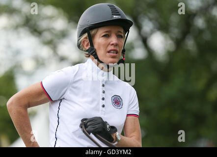 Aachen, Deutschland. 12. Juli 2016. Deutsch-US-amerikanischer Springreiter Meredith Michaels-Beerbaum training auf Apsara beim CHIO World Equestrian Festival in Aachen, Deutschland, 12. Juli 2016. Foto: FRISO GENTSCH/DPA/Alamy Live-Nachrichten Stockfoto