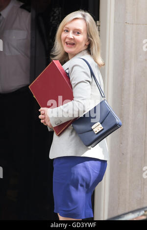 London, 12. Juli 2016. Rt Hon Elizabeth Truss MP kommt der letzten Kabinettssitzung unter die aktuellen Ministerpräsidenten der Rt Hon David Cameron MP bei Nummer 10 Downing Street. Bildnachweis: Chris Yates / Alamy Live News Stockfoto