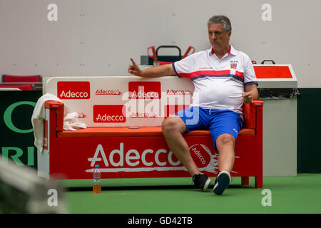 Trinec, Tschechische Republik. 12. Juli 2016. Tschechische Tennis nicht spielender Kapitän Jaroslav Navratil in Aktion während des Trainings vor den Davis Cup Viertelfinale Spiel gegen Frankreich in Trinec, Tschechische Republik, 12. Juli 2016. © Petr Sznapka/CTK Foto/Alamy Live-Nachrichten Stockfoto