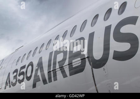 Farnborough, Hampshire, UK. 12. Juli 2016. Farnborough International Airshow 2016 Dienstag 12. Juli 2016. A350 Airbus Credit: Jeff Gilbert/Alamy Live-Nachrichten Stockfoto