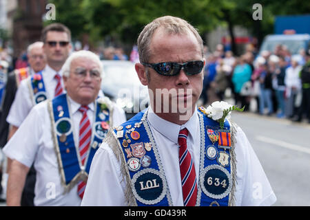 Belfast, UK. 12. Juli 2016. Oranier feiern die zwölfte. Es entstand während des späten 18. Jahrhunderts in Ulster. Es feiert der Glorious Revolution (1688) und Sieg des protestantischen Königs Wilhelm von Oranien über katholische König James II. in der Schlacht am Boyne (1690), Credit: Bonzo/Alamy Live News Stockfoto