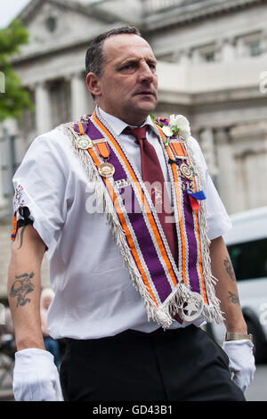 Belfast, UK. 12. Juli 2016. Oranier feiern die zwölfte. Es entstand während des späten 18. Jahrhunderts in Ulster. Es feiert der Glorious Revolution (1688) und Sieg des protestantischen Königs Wilhelm von Oranien über katholische König James II. in der Schlacht am Boyne (1690), Credit: Bonzo/Alamy Live News Stockfoto