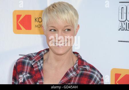 Los Angeles, CA, USA. 12. Juli 2016. Teri Polo im Ankunftsbereich für OUTLAWS und Engel-Premiere, Ahrya Fine Arts Theater, Los Angeles, CA 12. Juli 2016. Bildnachweis: David Longendyke/Everett Collection/Alamy Live-Nachrichten Stockfoto