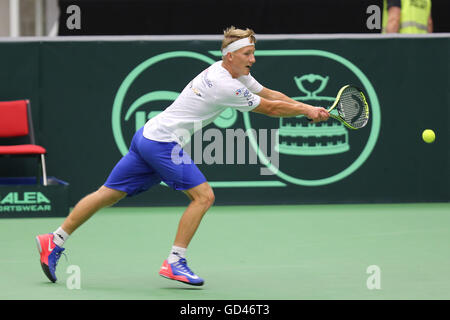 Trinec, Tschechische Republik. 13. Juli 2016. Tschechischer Tennisspieler Zdenek Kolar in Aktion während des Trainings vor den Davis Cup Viertelfinal-match gegen Frankreich in Trinec, Tschechische Republik, 13. Juli 2016. Bildnachweis: Petr Sznapka/CTK Foto/Alamy Live-Nachrichten Stockfoto