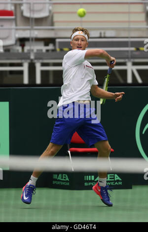 Trinec, Tschechische Republik. 13. Juli 2016. Tschechischer Tennisspieler Zdenek Kolar in Aktion während des Trainings vor den Davis Cup Viertelfinal-match gegen Frankreich in Trinec, Tschechische Republik, 13. Juli 2016. Bildnachweis: Petr Sznapka/CTK Foto/Alamy Live-Nachrichten Stockfoto