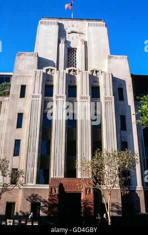 Der roten Marmor Art deco-Eingang in der Los Angeles Times Gebäude führt zu den Büros der einer der größten Tageszeitungen Amerikas, die es Hauptsitz seit 1935 Gebäude eröffnete. Entworfen von Gordon B. Kaufmann im modernen architektonischen Stil, decken Struktur und späteren Ergänzungen nun einen ganzen Häuserblock, der als Spiegel Times Square bekannt ist. Stockfoto