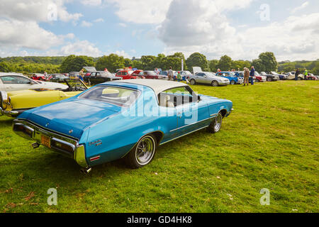 1968-1972 Buick Feldlerche 350 V8 Exhibited in einem Feld bei einer Oldtimer-Rallye bei Llancaiach Fawr Manor, Wales, UK Stockfoto