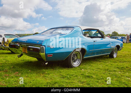 1968-1972 Buick Feldlerche 350 V8 Exhibited in einem Feld bei einer Oldtimer-Rallye bei Llancaiach Fawr Manor, Wales, UK Stockfoto