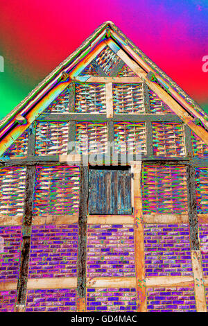 Eine fantastische alte Scheune mit oberen Wände geflochten aus Split Holz auf einem Bauernhof in großen Comberton, Vale von Evesham, Worcestershire, UK. Stockfoto