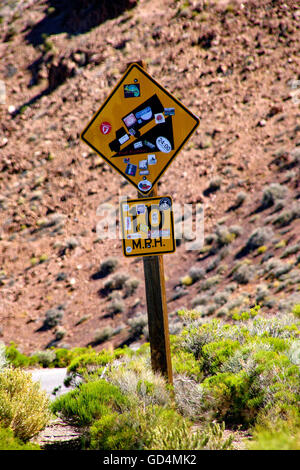 Downgrade-Straßenschild Stockfoto