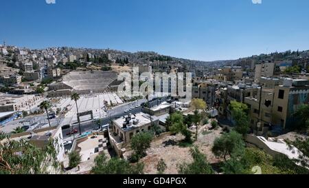 Blick auf das römische Theater und die Umgebung von Amman, Jordanien Stockfoto