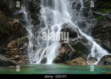 Bei Valle Verzasca Sonogno, Froda-Wasserfall, Froda, Tessin, Schweiz Stockfoto