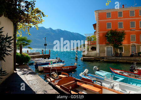 Limone Sul Garda, Hafen Mit Booten, Gardasee, Provinz Brescia, Italien Stockfoto