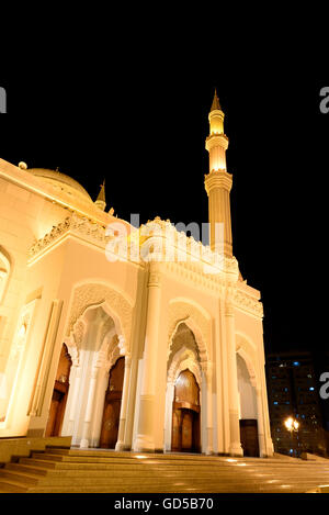 Al Noor Mosque ist eine Moschee in Sharjah. Es befindet sich auf der Khaled Lagune an der Buhaira Corniche. Stockfoto